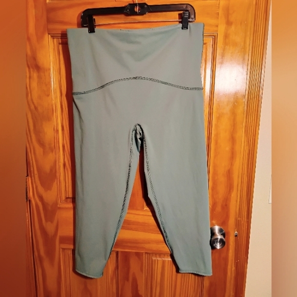 Spanx Capri leggings, size 2X pale green. - Picture 1 of 6